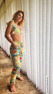 Carolina Dieckmann feet photo thumbnail