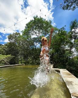 Carolina Dieckmann feet photo thumbnail