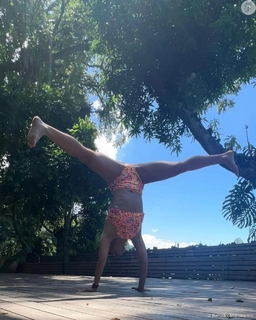 Carolina Dieckmann feet photo thumbnail