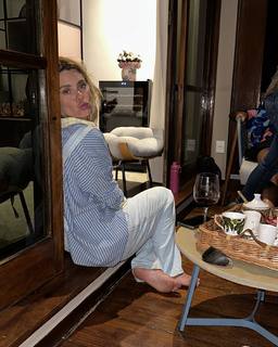 Carolina Dieckmann feet photo thumbnail