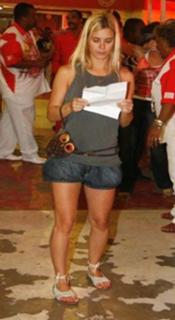 Carolina Dieckmann feet photo thumbnail