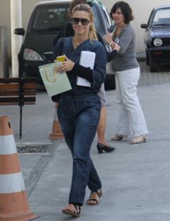 Carolina Dieckmann feet photo thumbnail