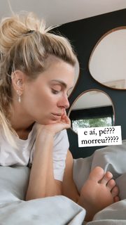 Carolina Dieckmann feet photo thumbnail