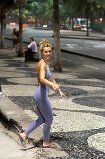 Carolina Dieckmann feet photo thumbnail
