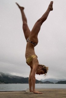 Carolina Dieckmann feet photo thumbnail