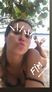 Carolina Dieckmann feet photo thumbnail