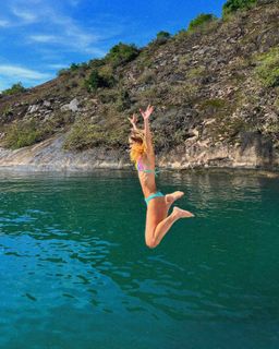 Carolina Dieckmann feet photo thumbnail