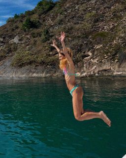 Carolina Dieckmann feet photo thumbnail