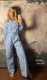 Carolina Dieckmann feet photo thumbnail