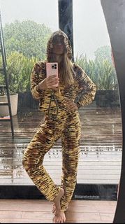 Carolina Dieckmann feet photo thumbnail