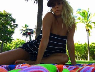 Carolina Dieckmann feet photo thumbnail