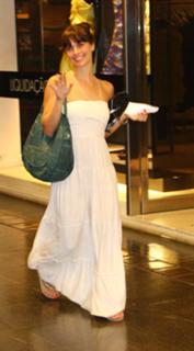 Carolina Dieckmann feet photo thumbnail