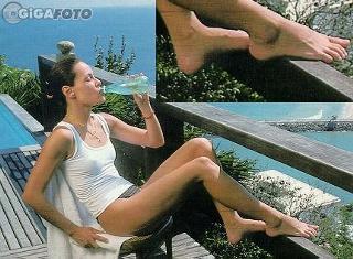 Carolina Ferraz feet photo 2