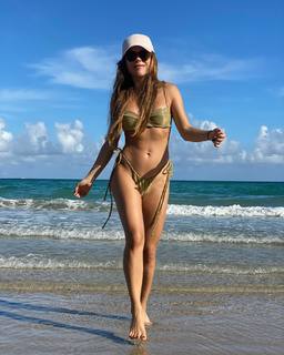 Carolina Gaitan feet photo 12