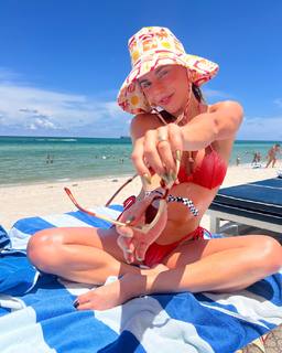Carolina Gaitan feet photo 8