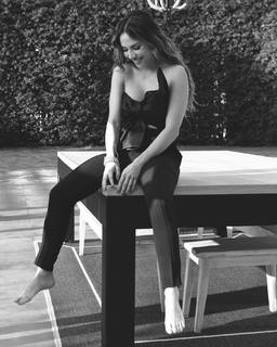 Carolina Gaitan feet photo 4