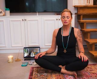 Carolina Gynning feet photo 10