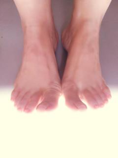 Carolina Kasting feet photo thumbnail