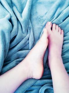 Carolina Kasting feet photo thumbnail