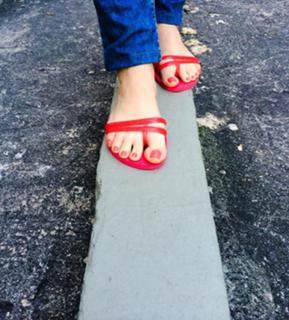 Carolina Kasting feet photo thumbnail