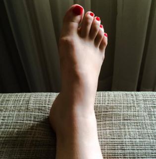 Carolina Kasting feet photo thumbnail
