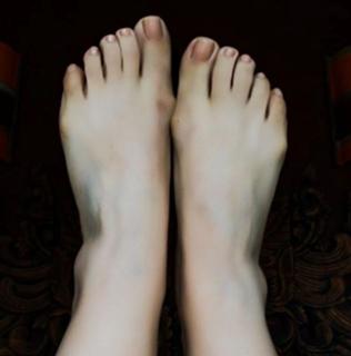 Carolina Kasting feet photo thumbnail