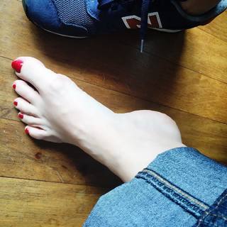 Carolina Kasting feet photo thumbnail