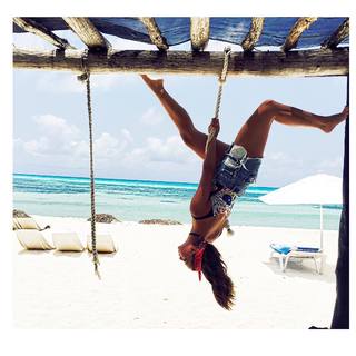 Carolina Miranda feet photo thumbnail