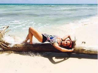 Carolina Miranda feet photo thumbnail