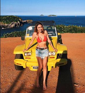 Carolina Oliveira feet photo 5