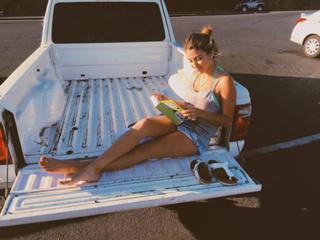 Carolina Oliveira feet photo 1