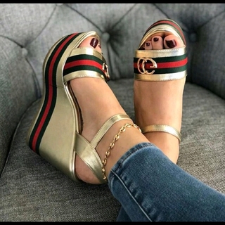 Carolina Sandoval feet photo 6