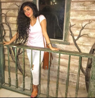 Caroline Azmy feet photo thumbnail
