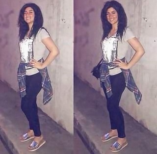 Caroline Azmy feet photo thumbnail