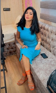 Caroline Azmy feet photo thumbnail