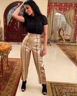 Caroline Azmy feet photo thumbnail