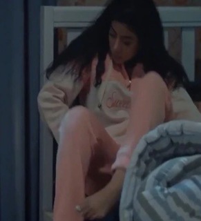 Caroline Azmy feet photo thumbnail