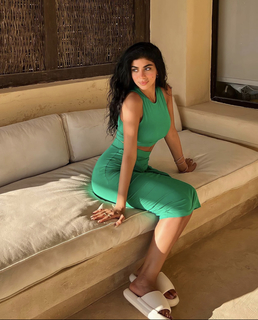 Caroline Azmy feet photo thumbnail
