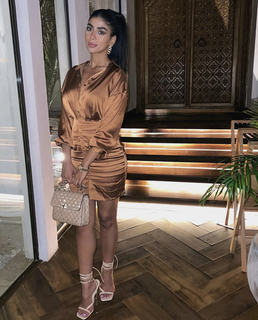 Caroline Azmy feet photo thumbnail