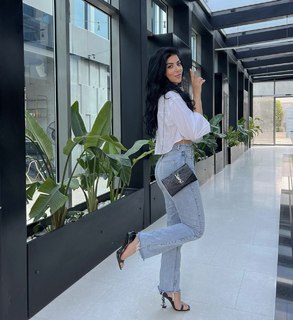 Caroline Azmy feet photo thumbnail