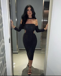 Caroline Azmy feet photo thumbnail