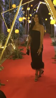 Caroline Azmy feet photo thumbnail