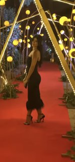 Caroline Azmy feet photo thumbnail