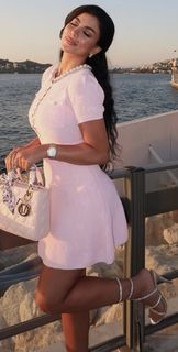 Caroline Azmy feet photo thumbnail