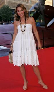 Caroline Beil feet photo thumbnail