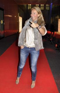 Caroline Beil feet photo thumbnail