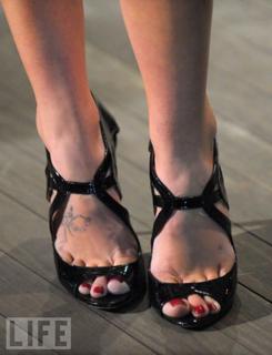 Caroline D'Amore feet photo 8
