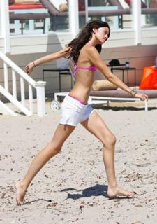 Caroline D'Amore feet photo 4