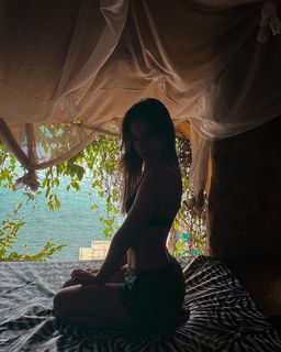 Caroline Dallarosa feet photo 13