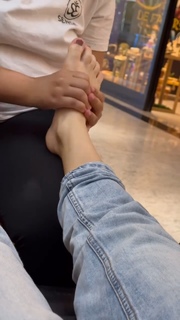 Caroline Dallarosa feet photo 8